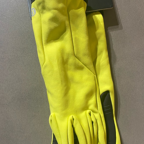 Lululemon cold terrain run gloves - Picture 3 of 4
